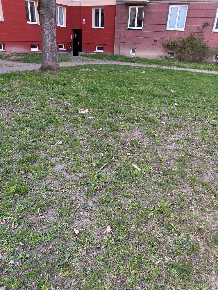 Doplnění košů - nepořádek