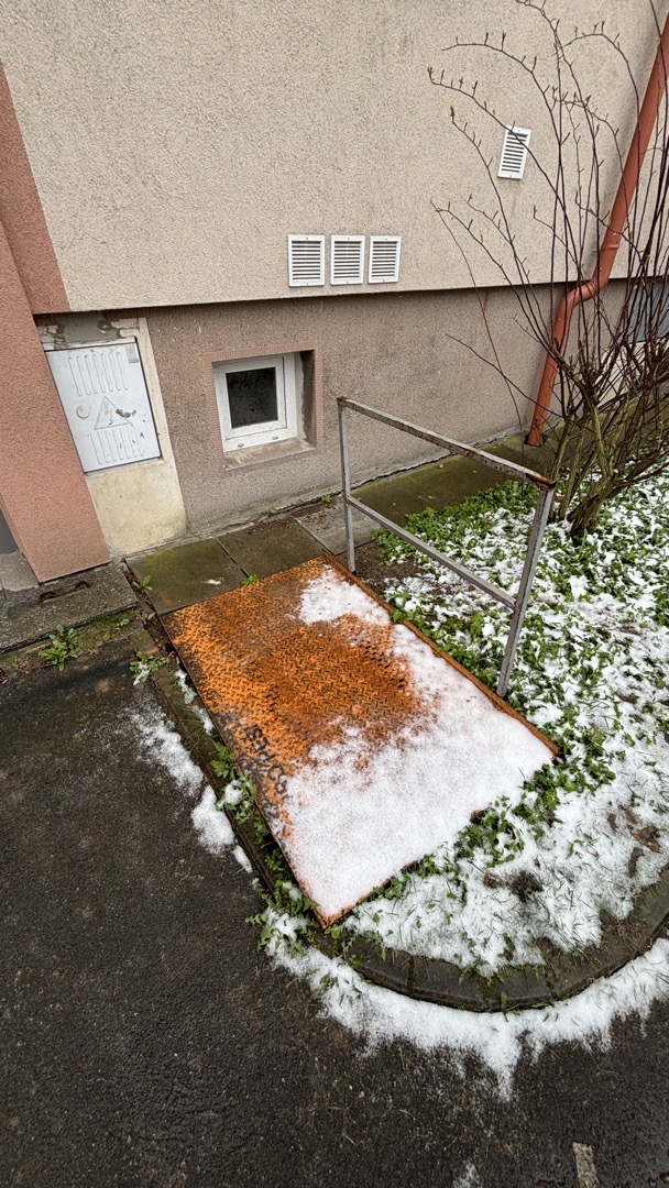 ZAPOMENUTÁ KOVOVÁ LÁVKA