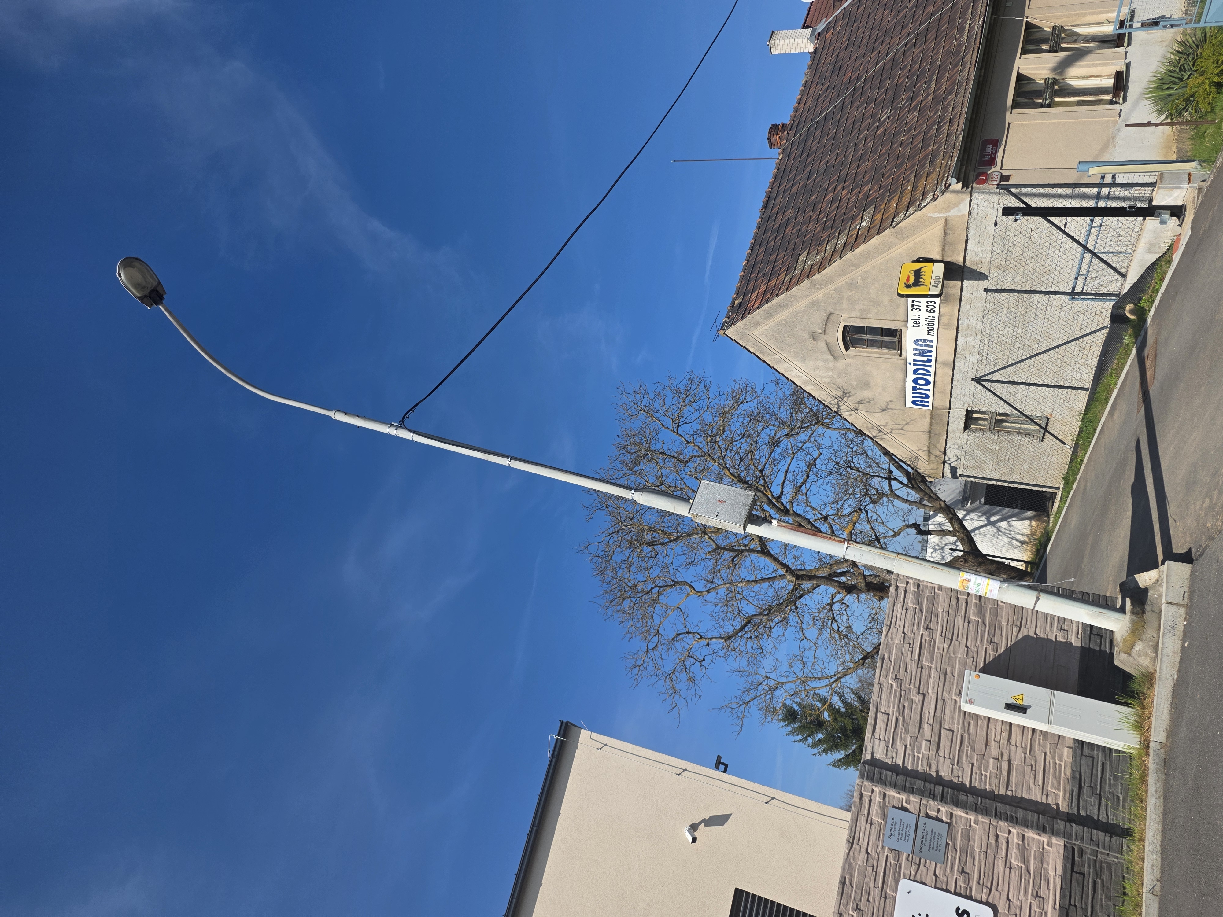 Nahnutá lampa
