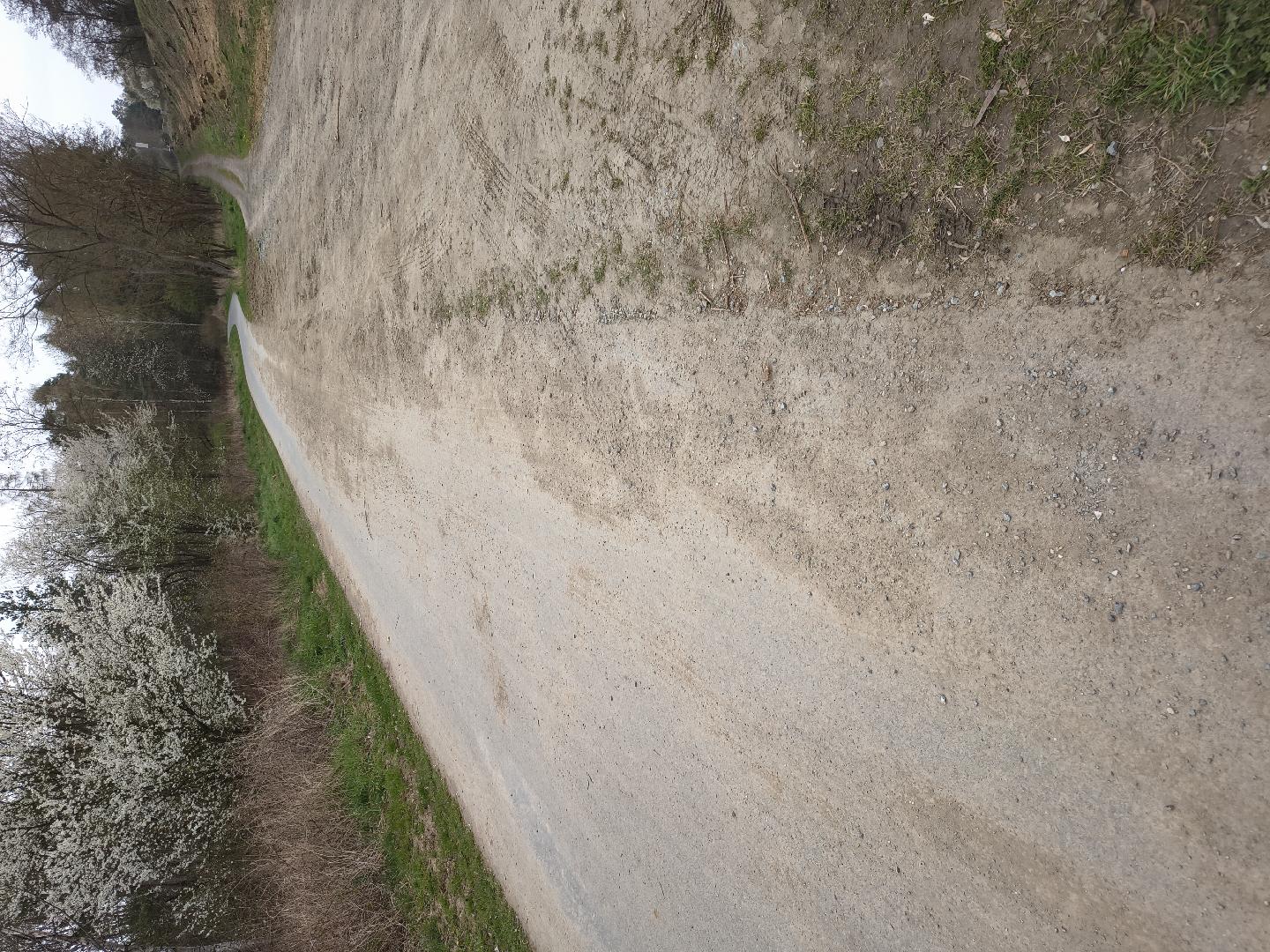 Štěrk na cyklostezce