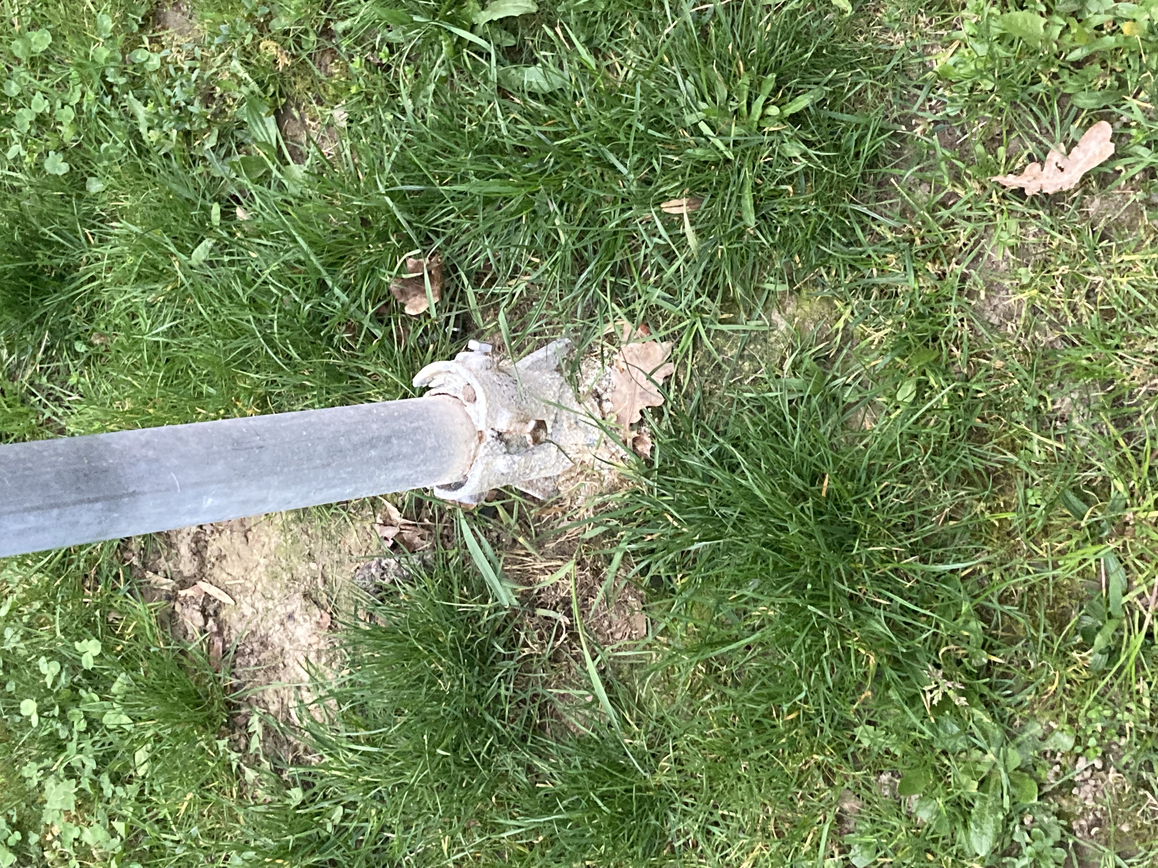 Poškození držáků značek