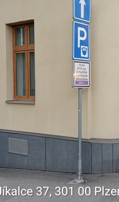 Nalomená patka značky