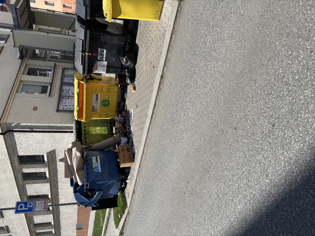 nepořádek u tříděného odpadu
