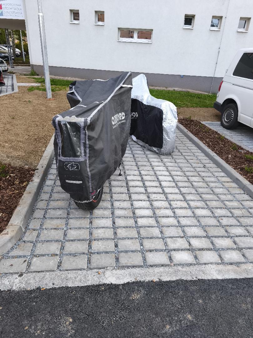 Blokování parkovacích míst 