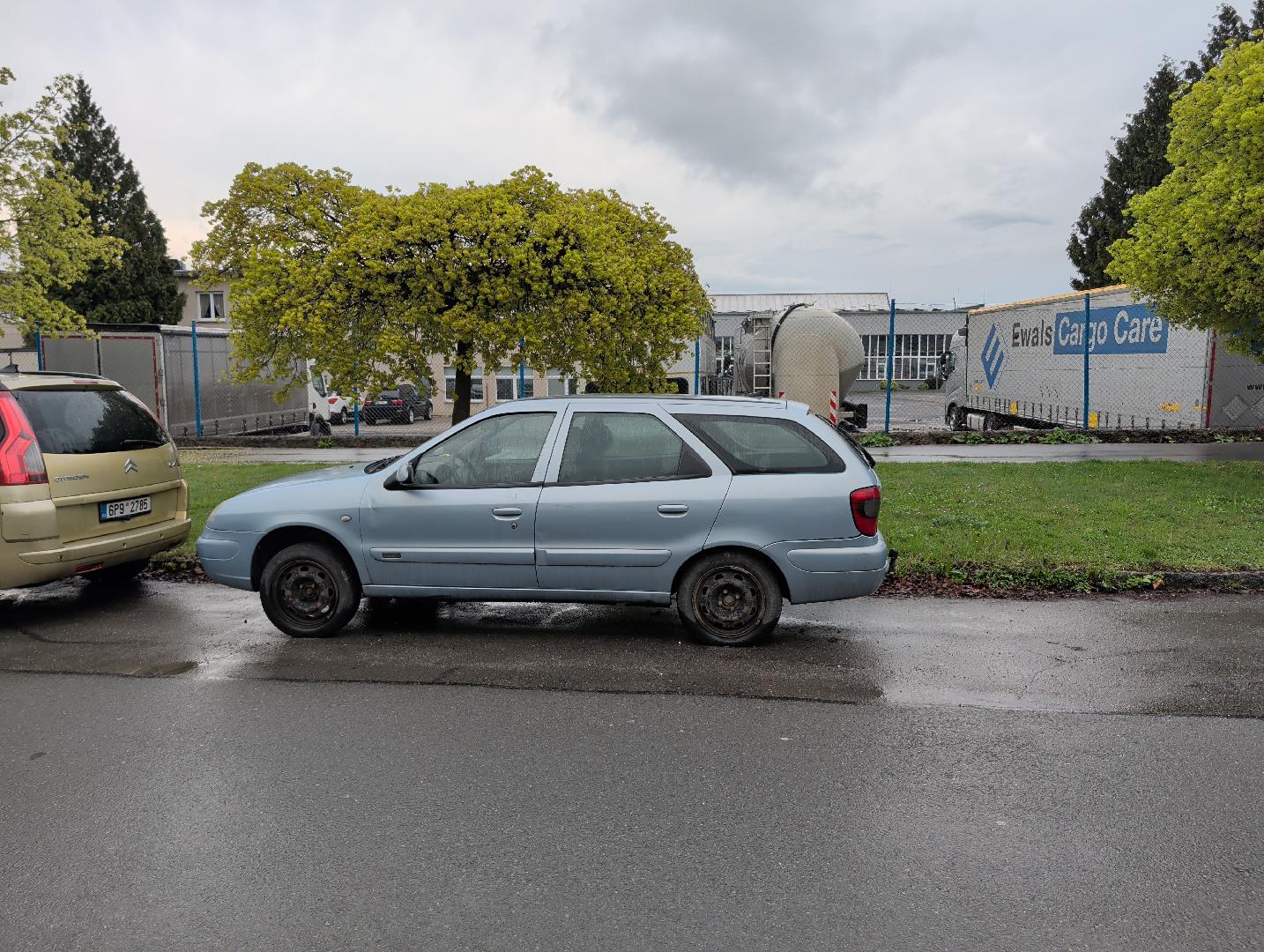 vozidlo s propadlou technickou