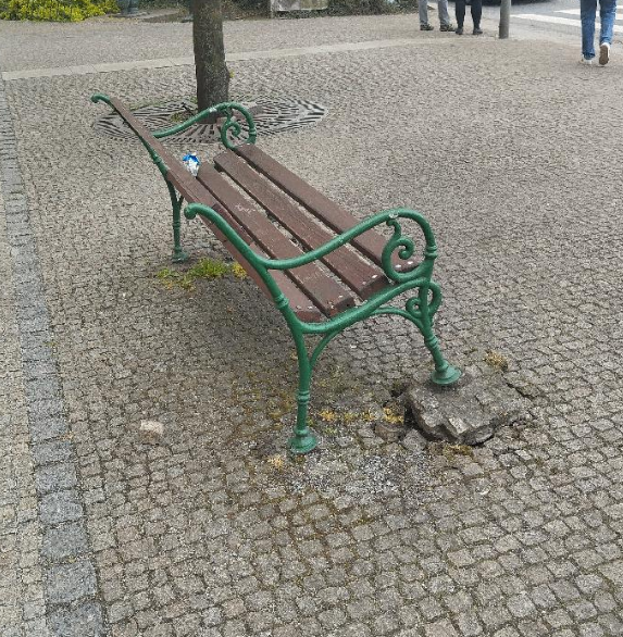 Vyvrácená lavička