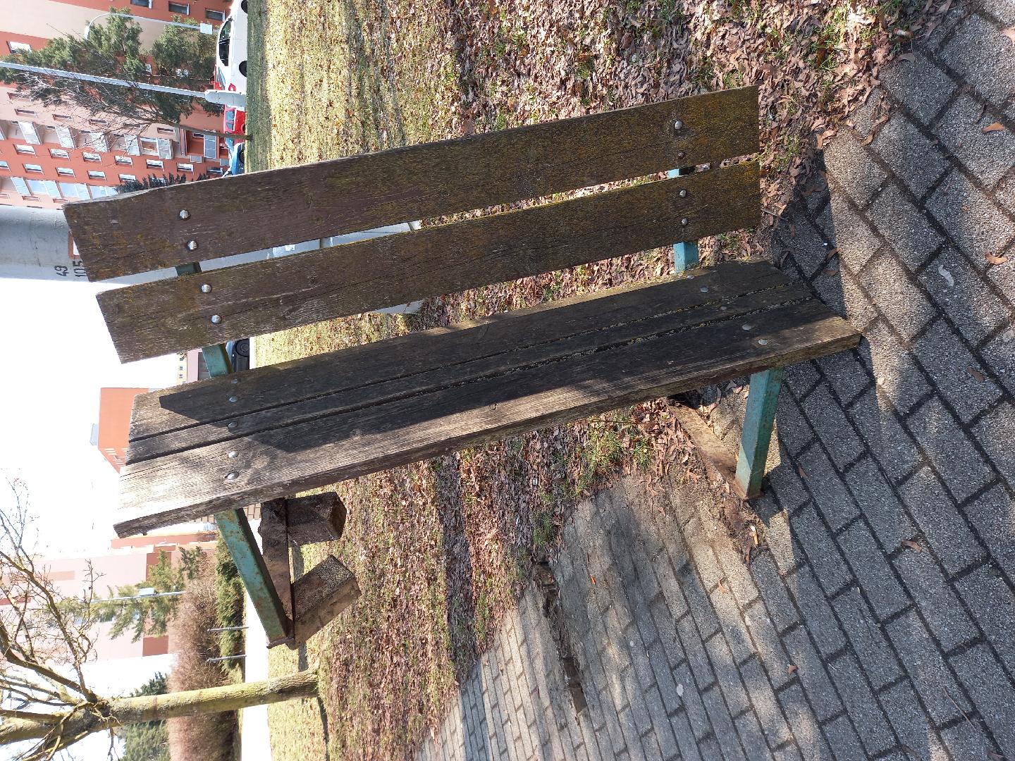 na konecne zmizela lavicka