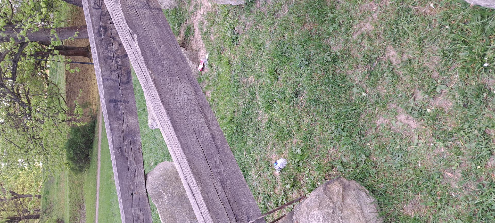 plné odpadkové koše