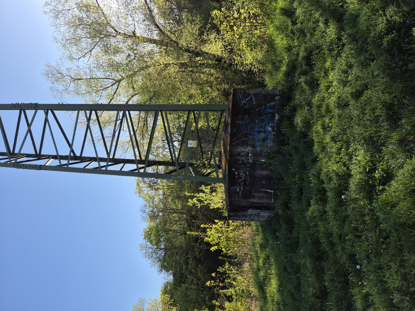 Nepořádek u stožáru