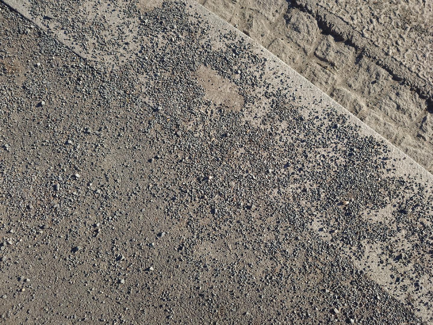 Neuklizený zimní posyp