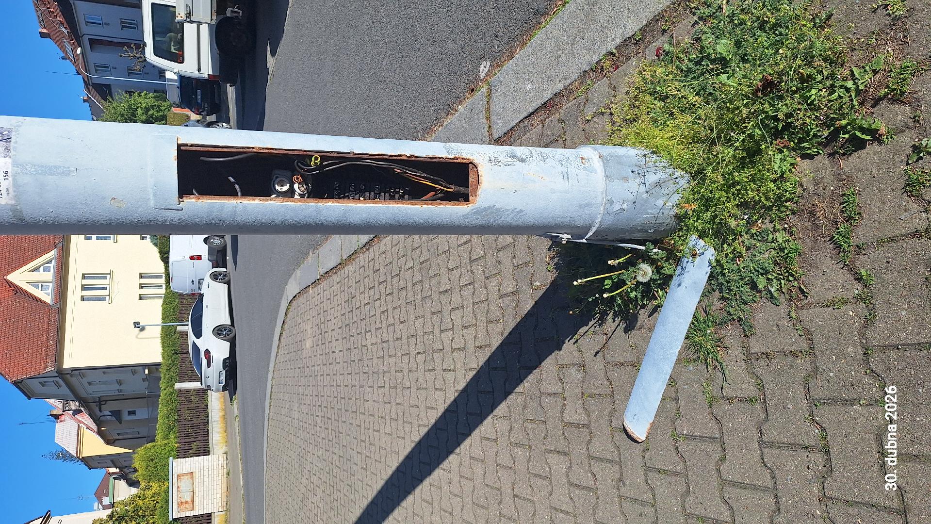 Zive casti elektrickeho sloupu