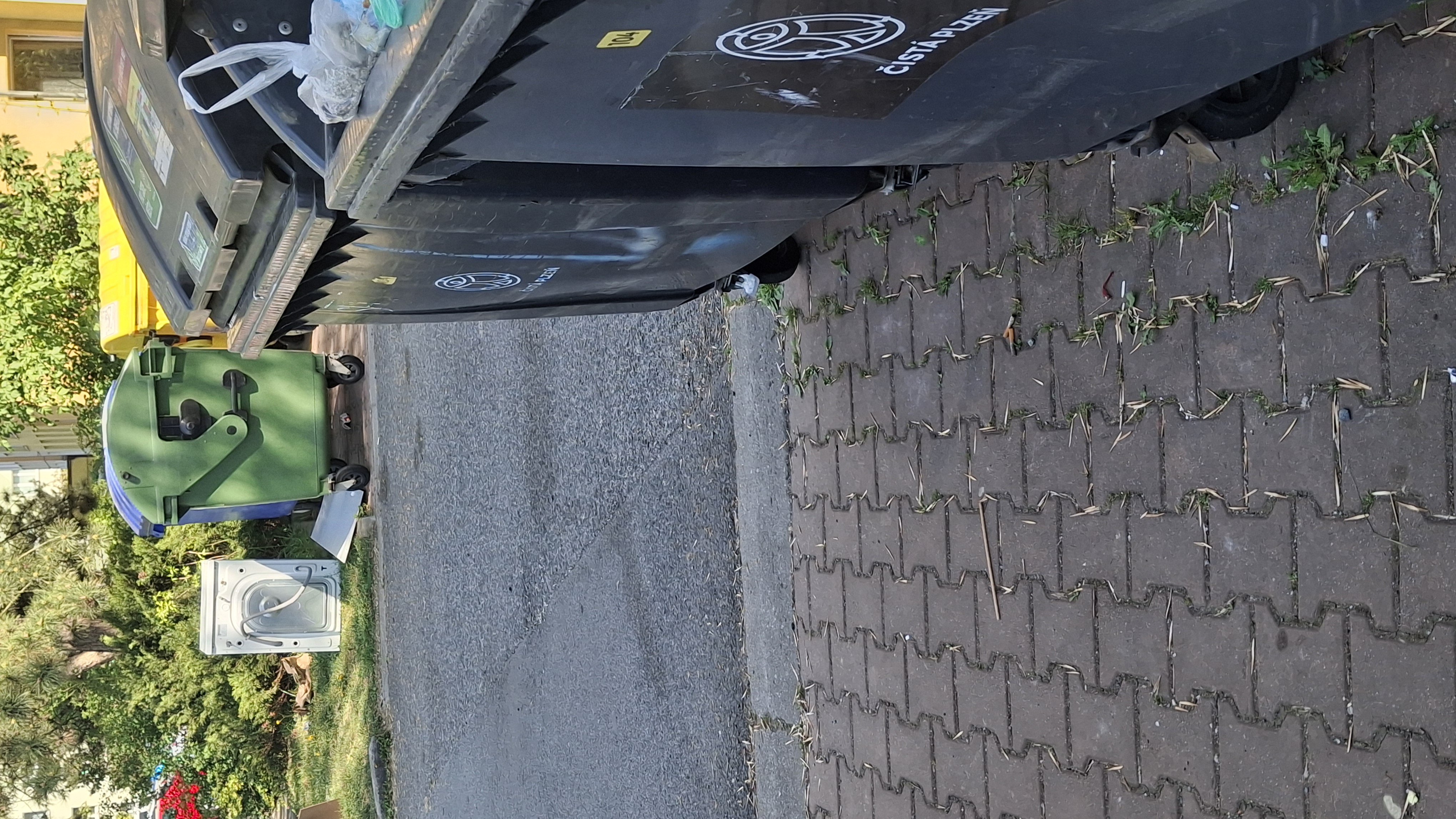 Pračka či co u popelnic