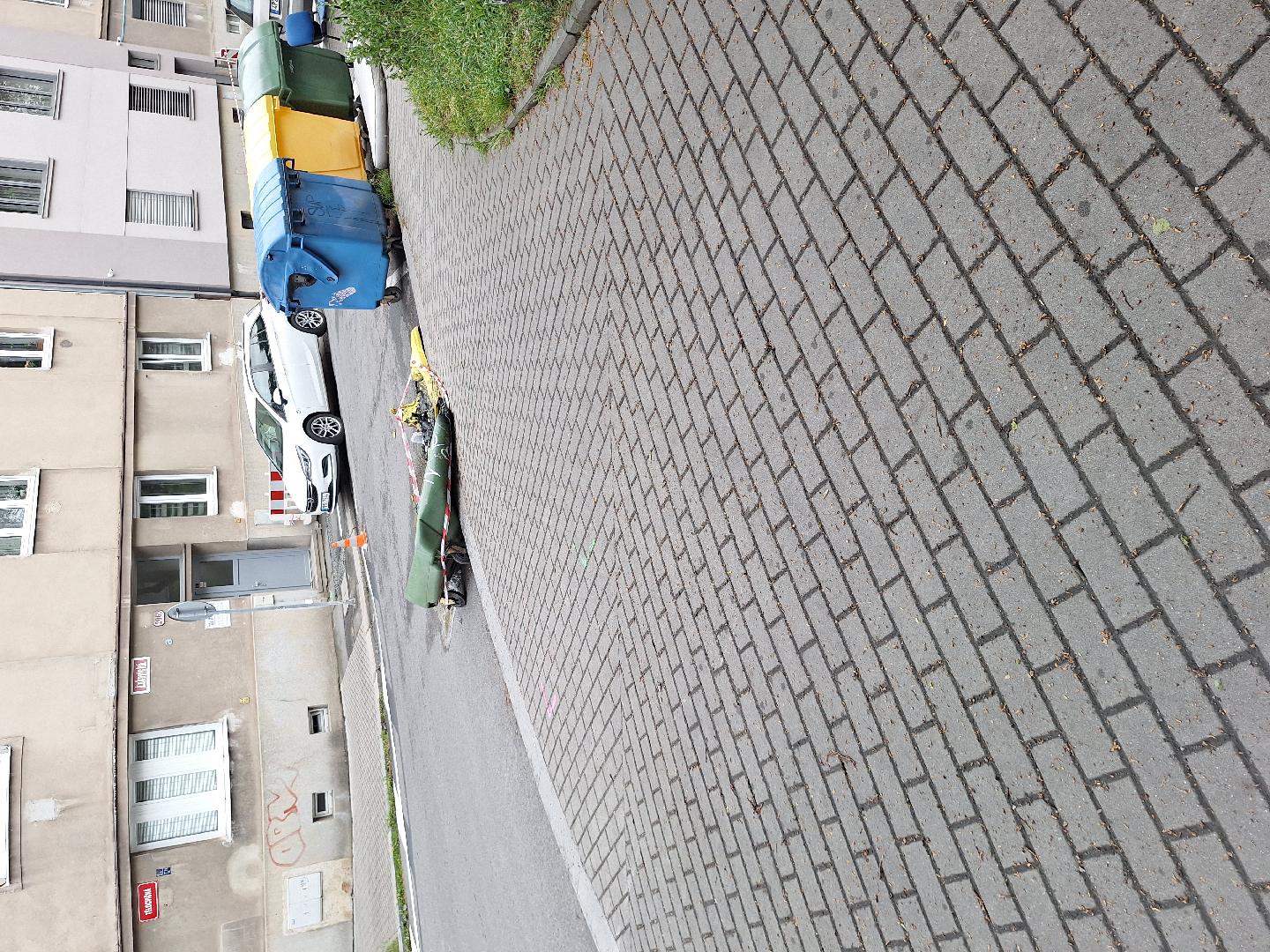 Spálené kontejnery