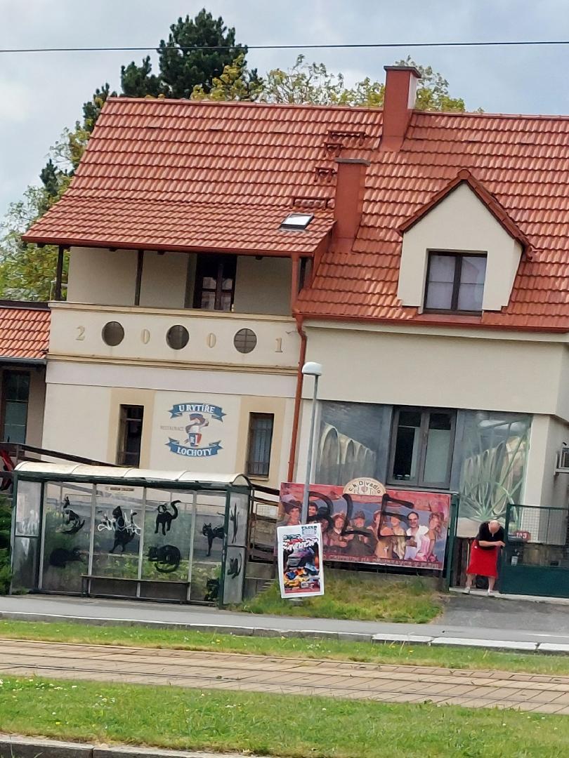 Nelegální reklama na lampě