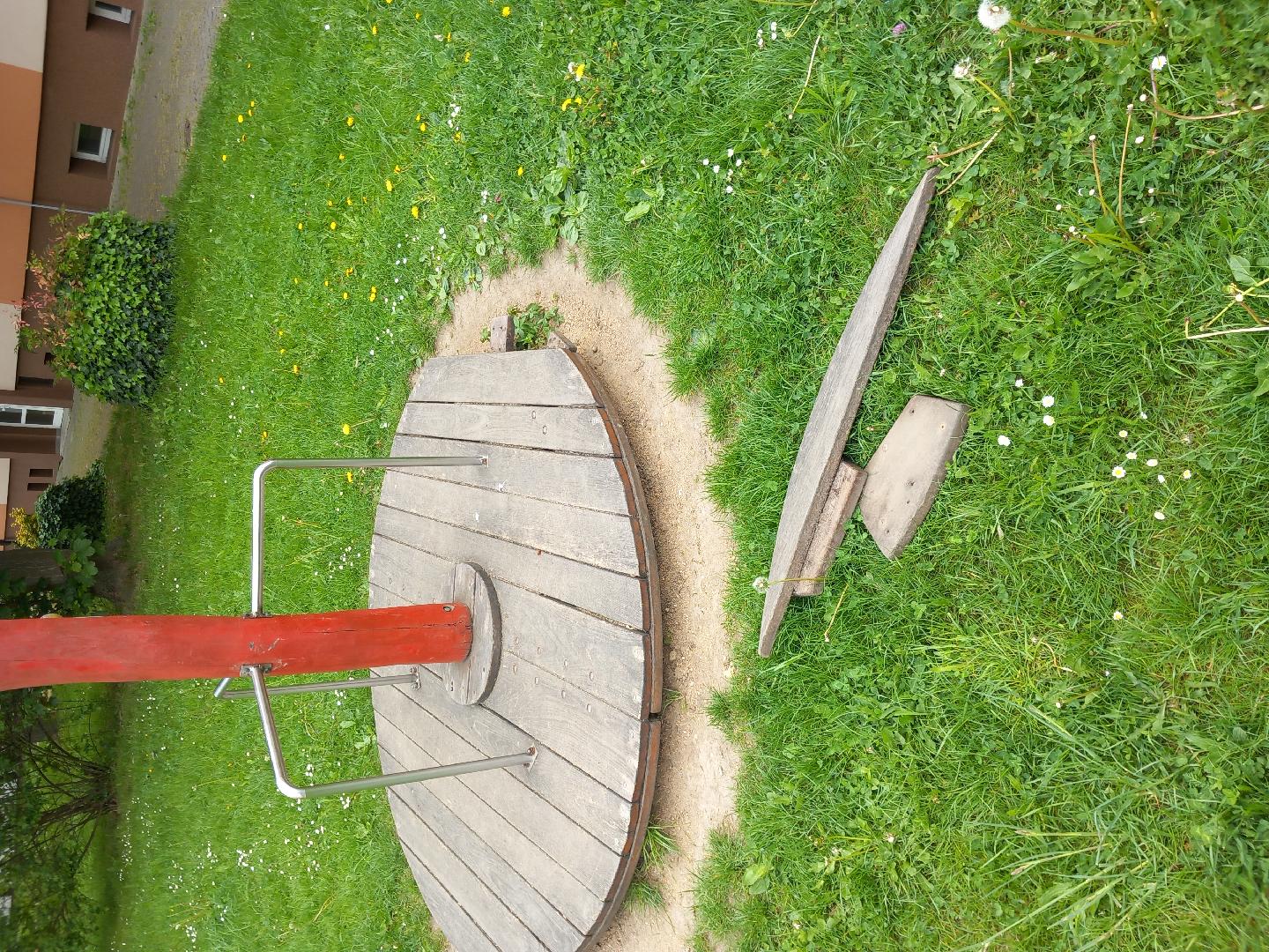 Rozbitý kolotoč