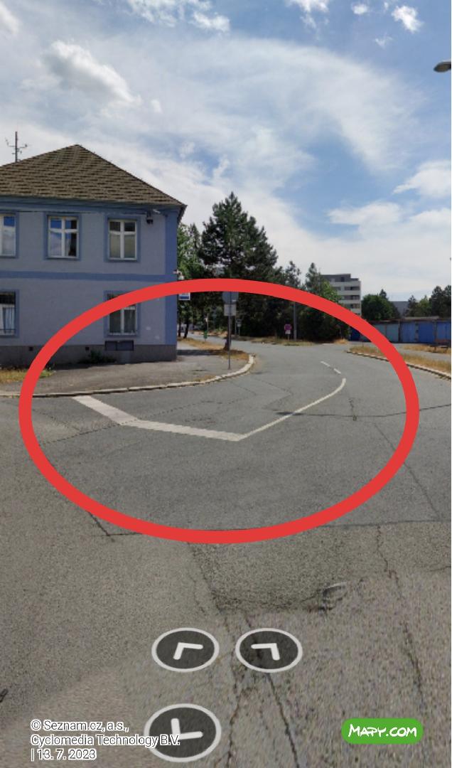 Chybí vodorovné značení 