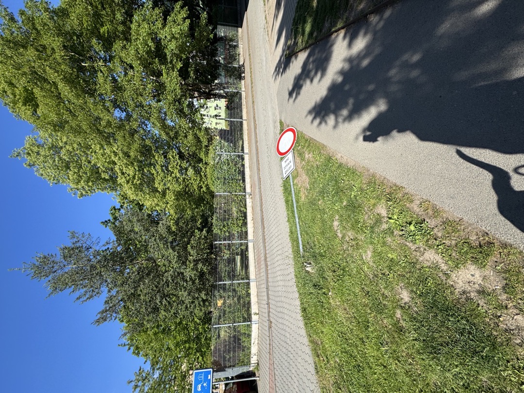 Poražená dopravní značka 