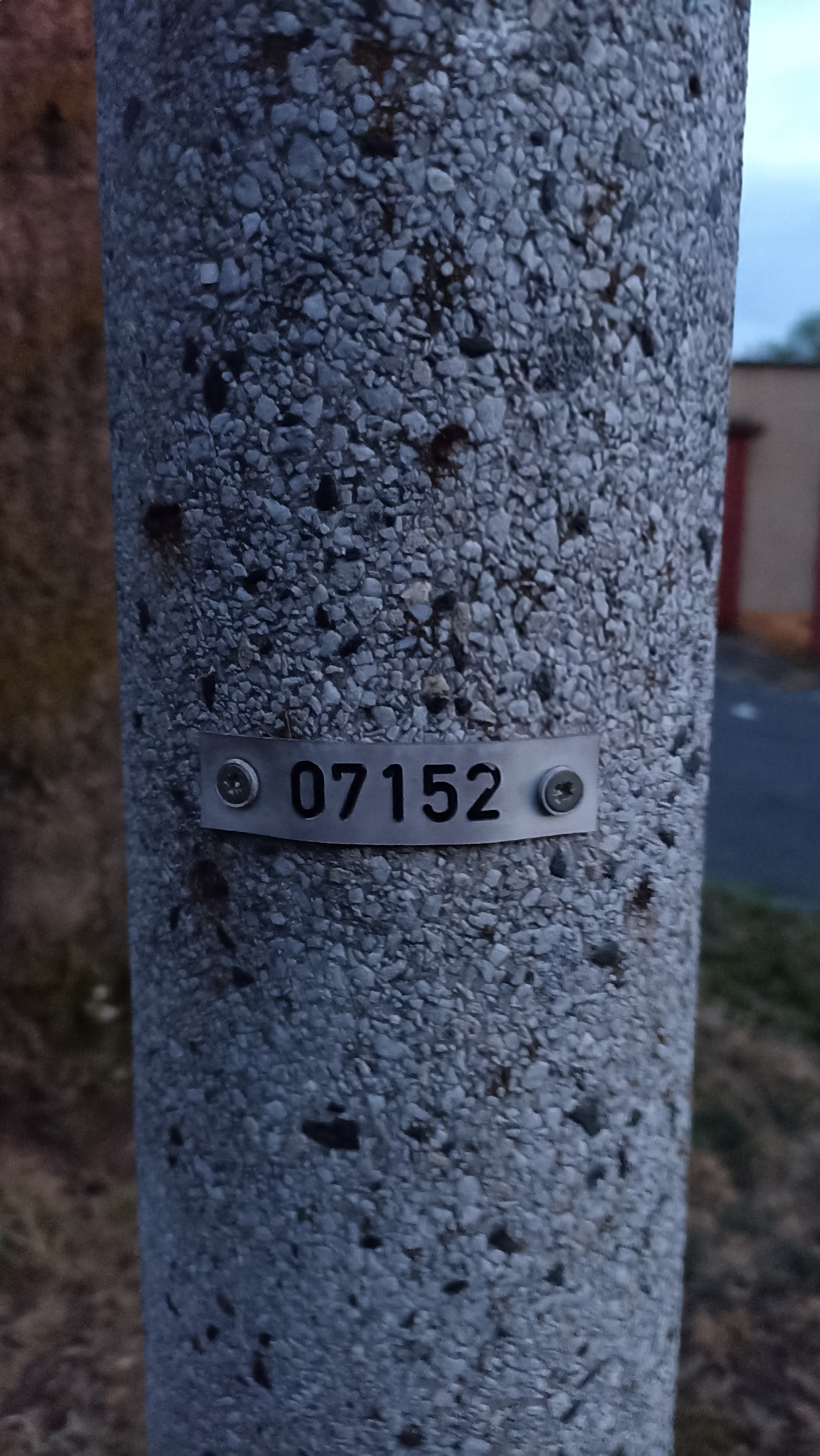 Rozbitá lampa osvětlení
