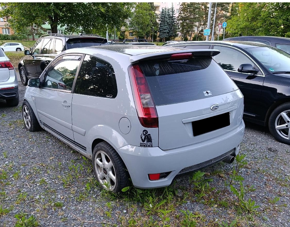 Dlouhodobě odstavený Ford
