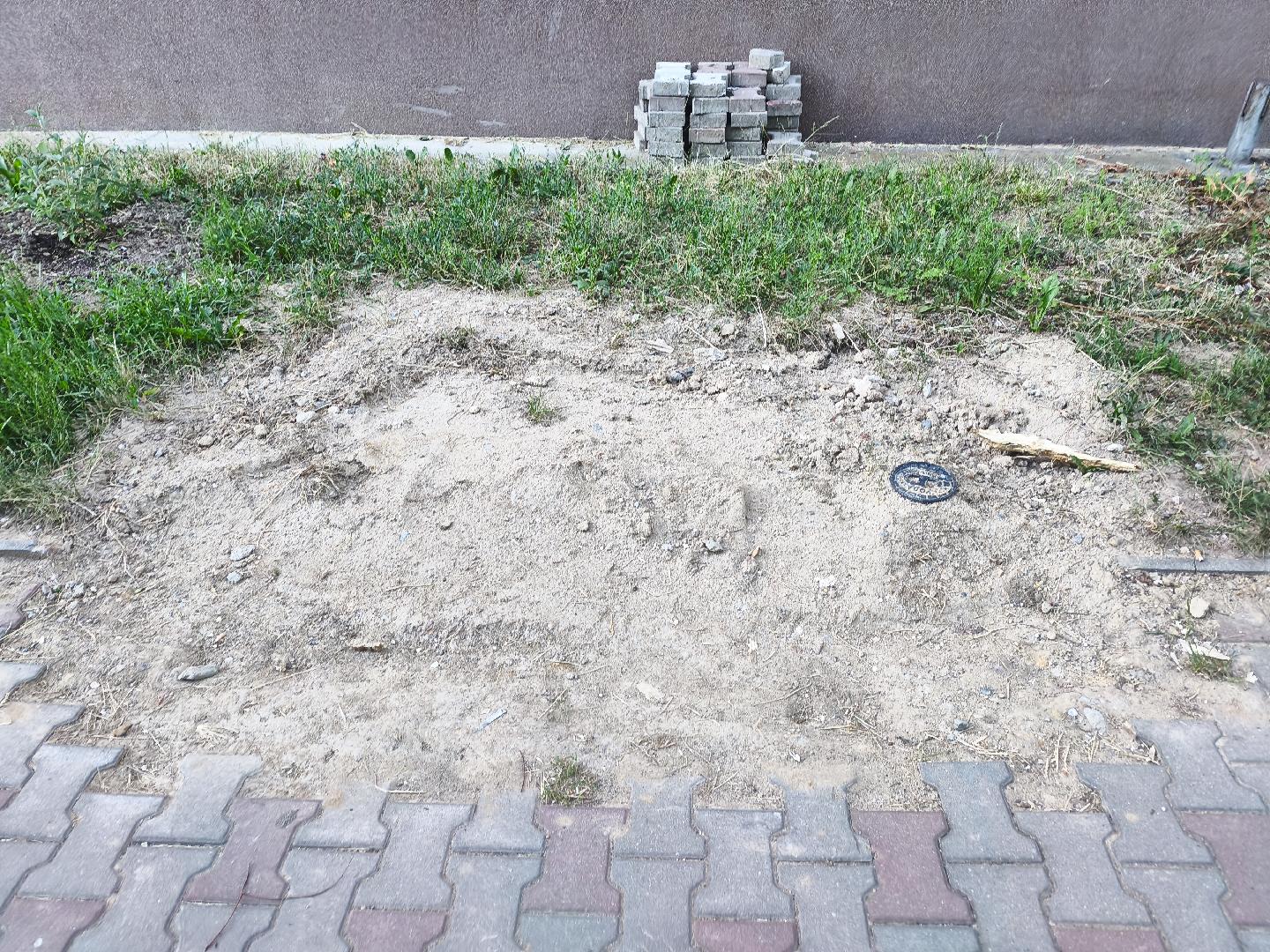 rozbitý chodník
