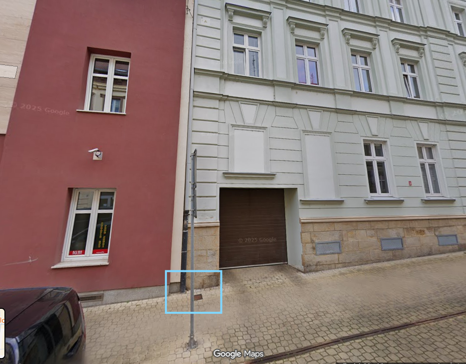 Chybí poklop
