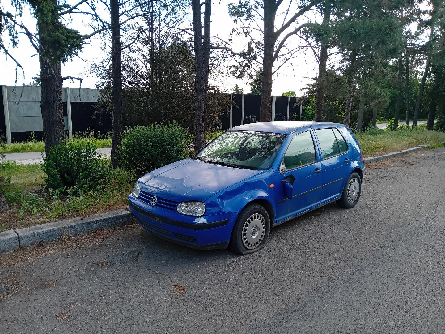 Nepojízdné auto bez RZ