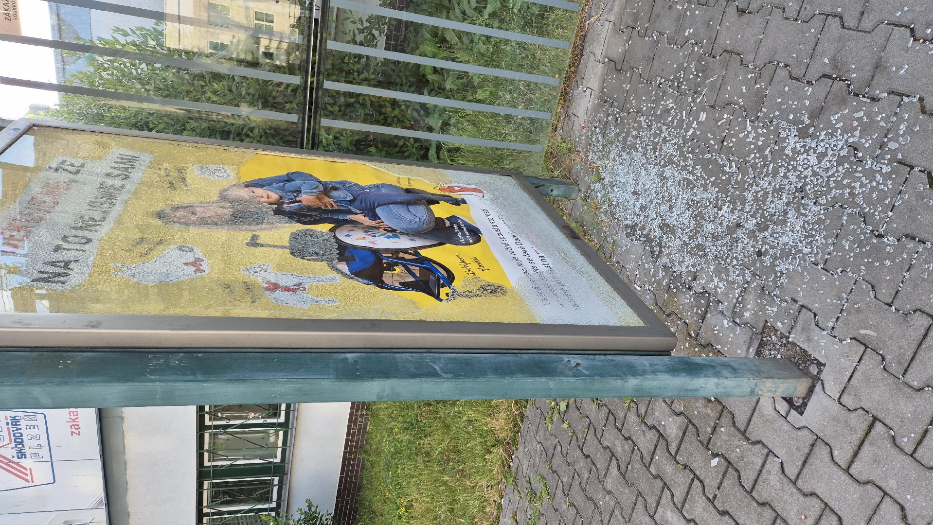 Rozbité sklo