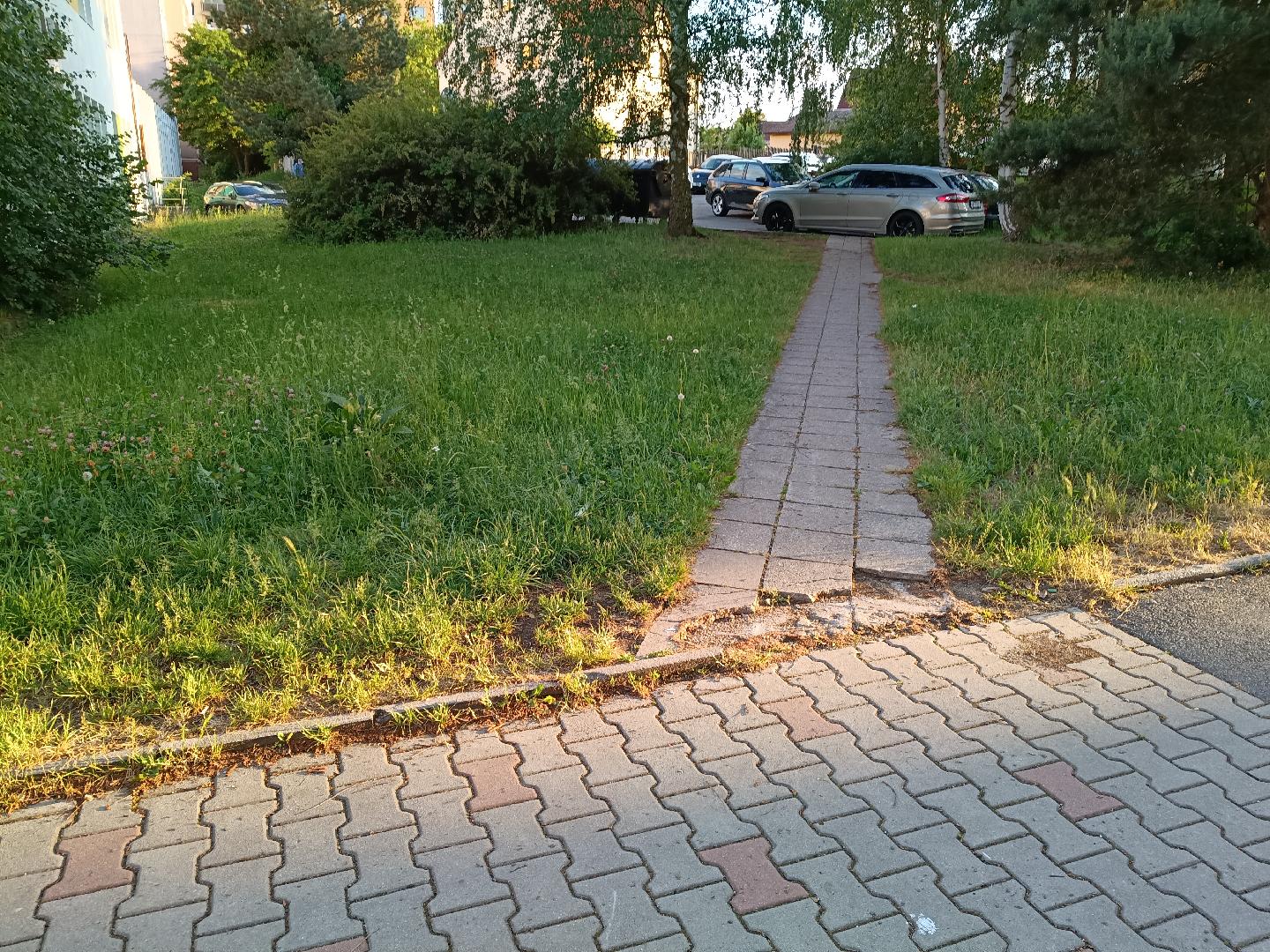 Rozbitý chodník