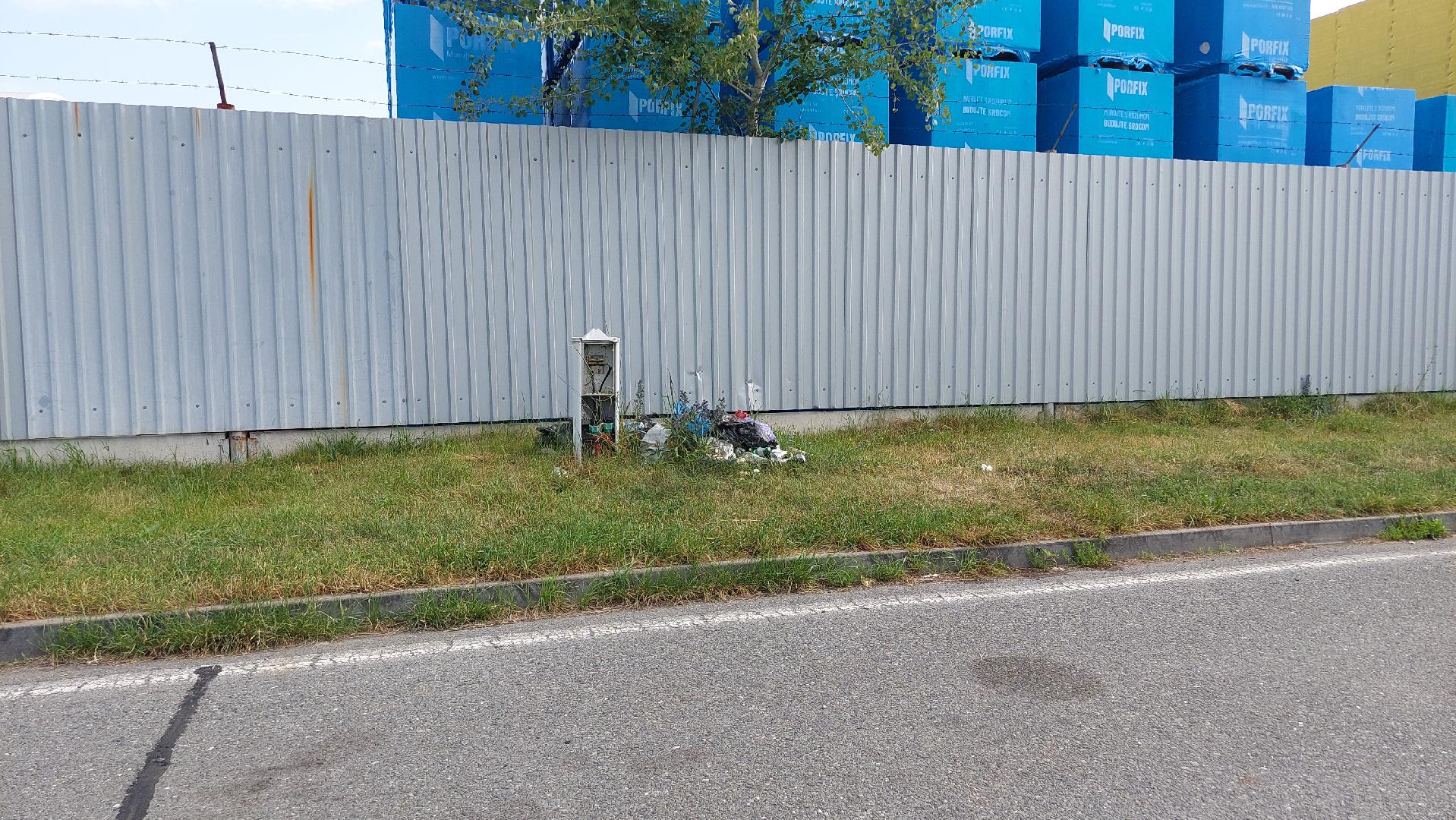 Nepořádek od kamionů
