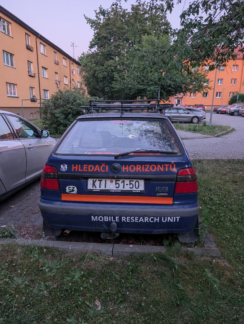 nepojízdné vozidlo bez STK