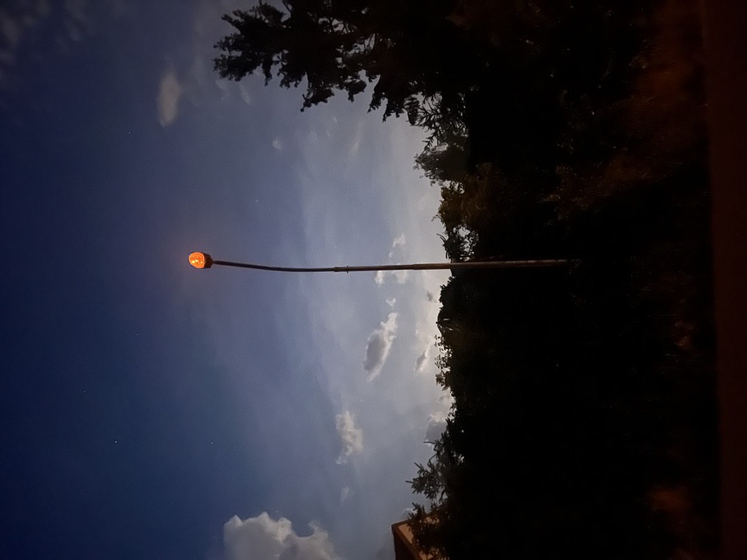 Problikává pouliční lampa