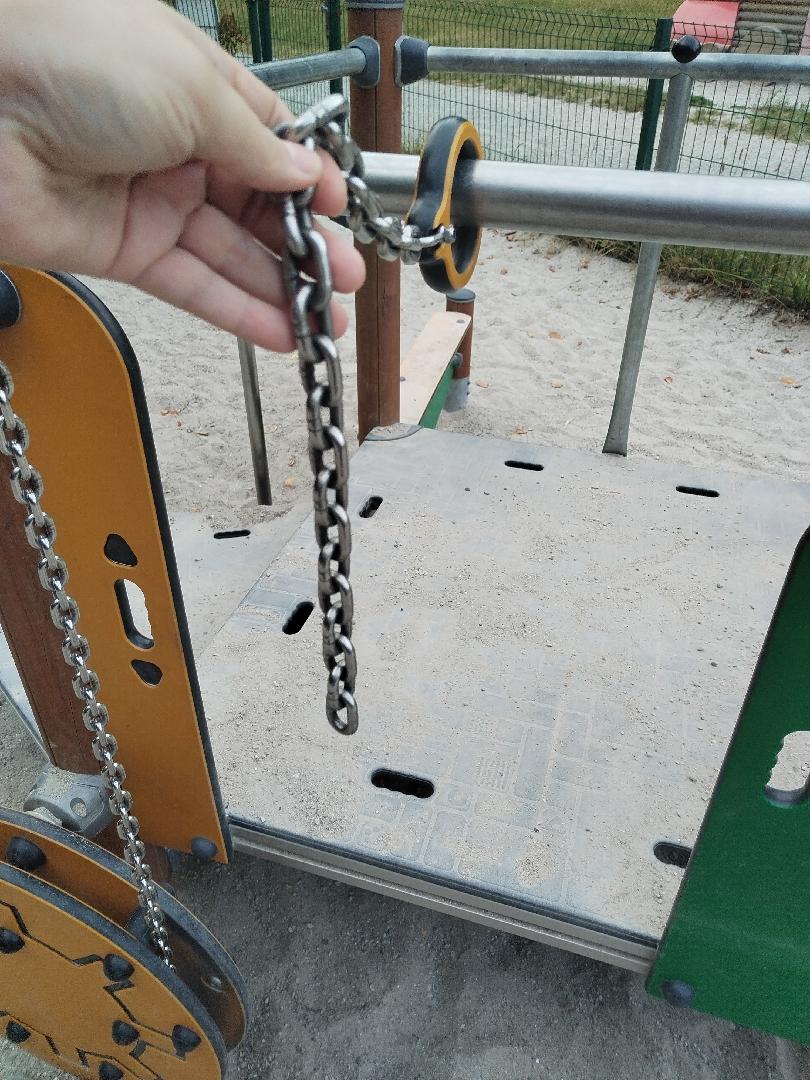 rozbitá část herního prvku