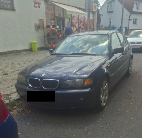 Vrak modré BMW