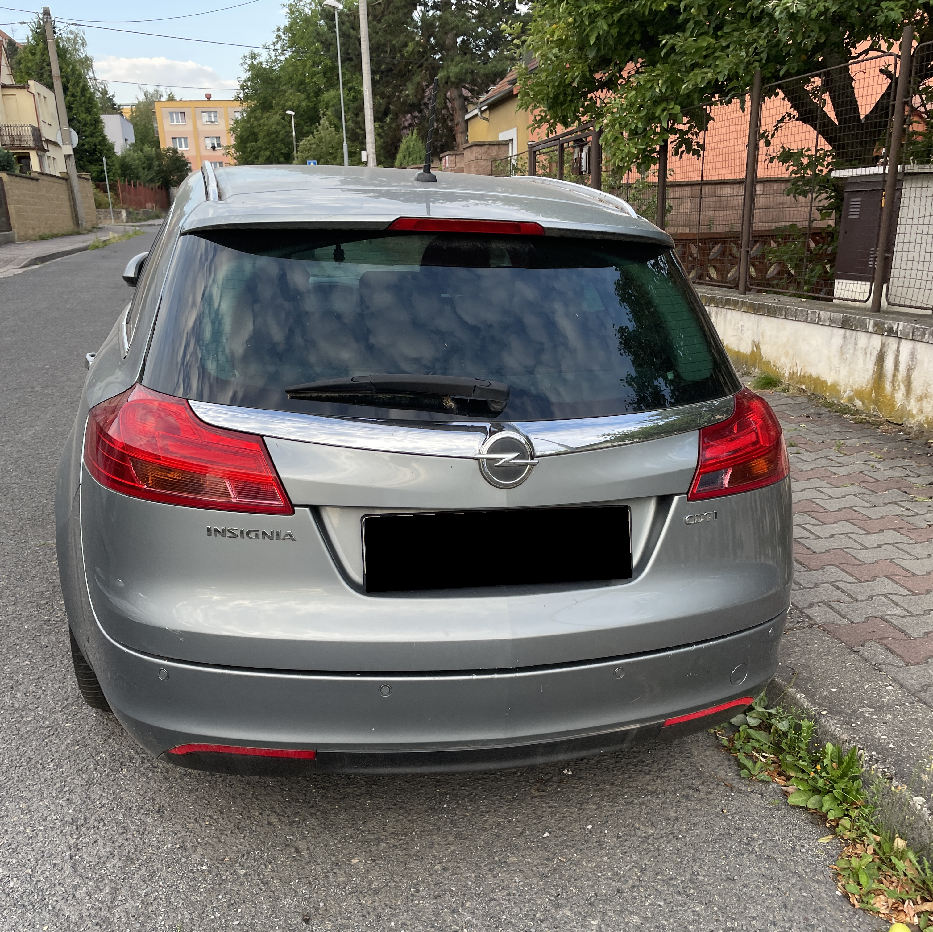 Odstavený vrak Opel