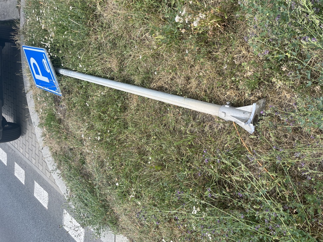Dopravní značka na zemi
