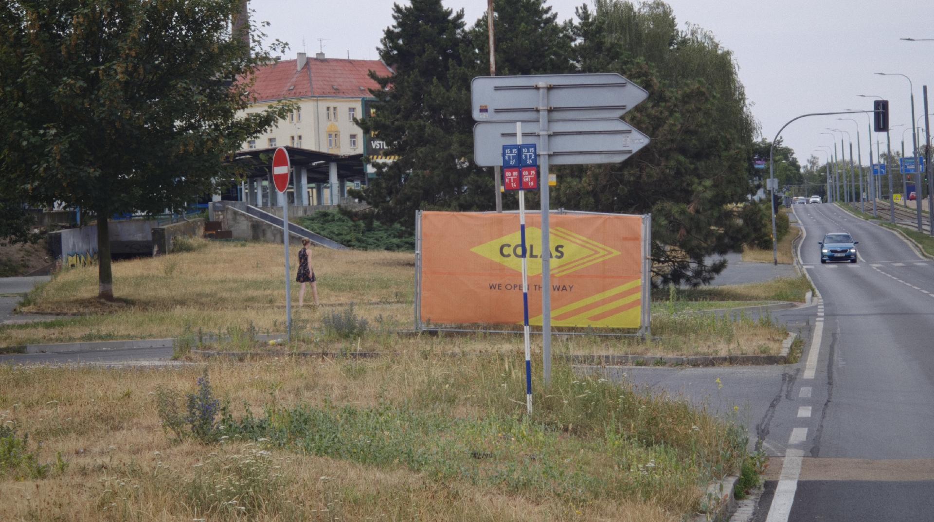 Špatný výhled na výjezdu z ČS