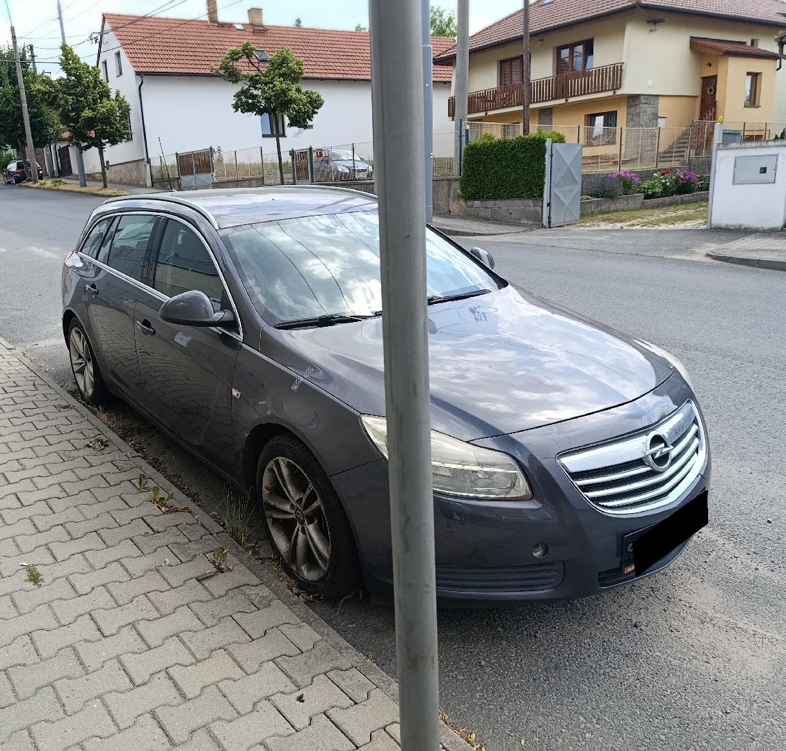 Dlouhodobě odstavené vozidlo Opel