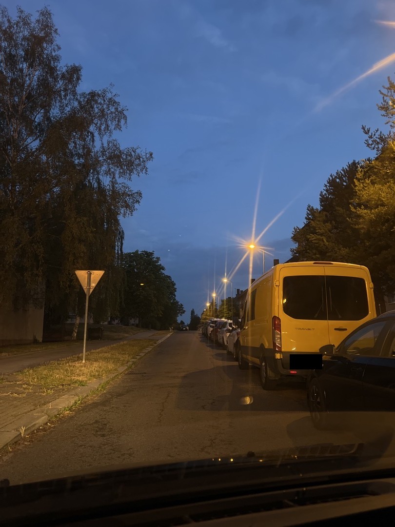 Špatně parkující auta
