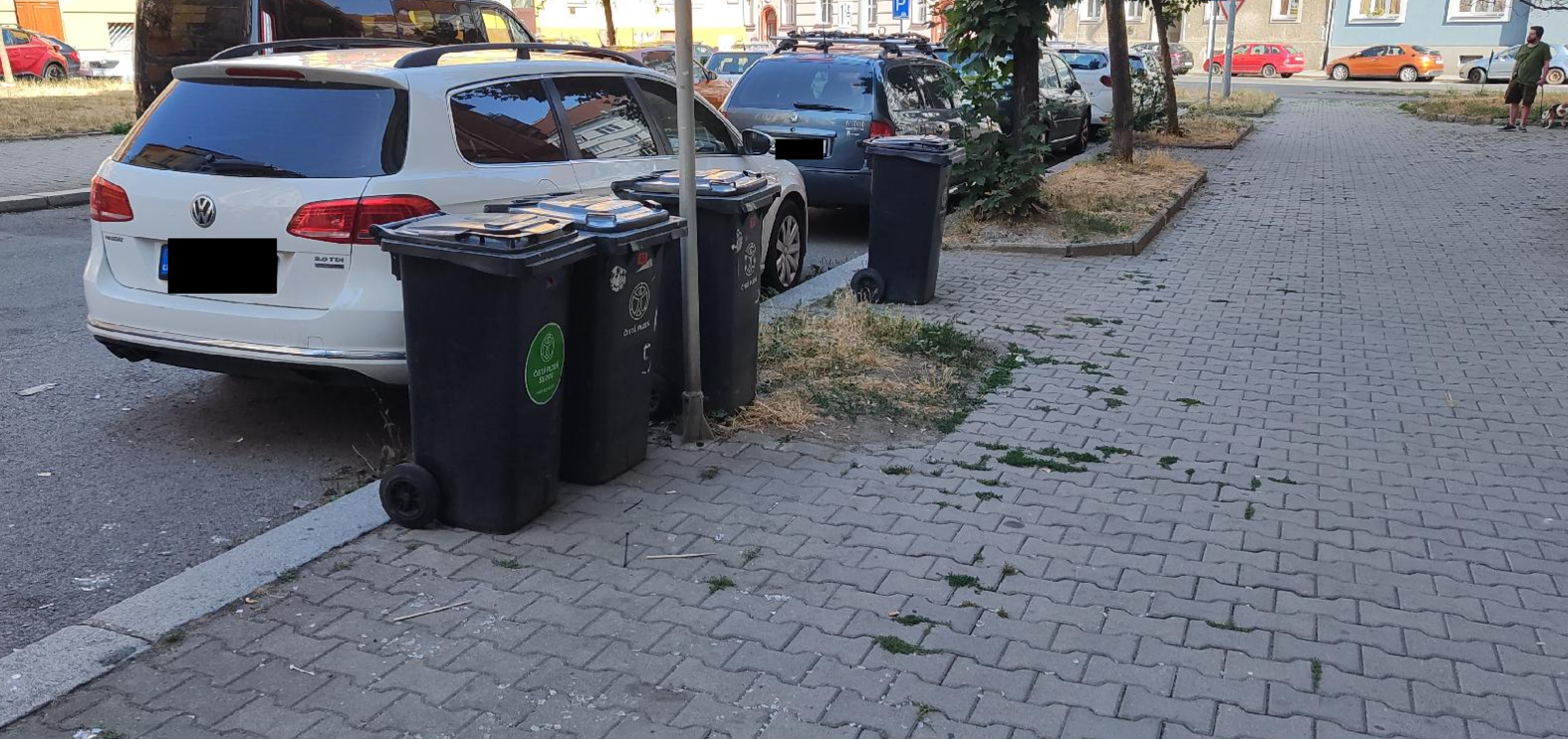 Popelnice na ulici
