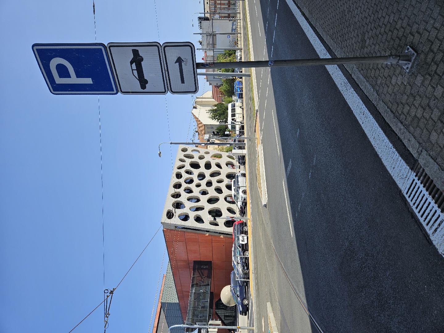 Poškozená patka značky