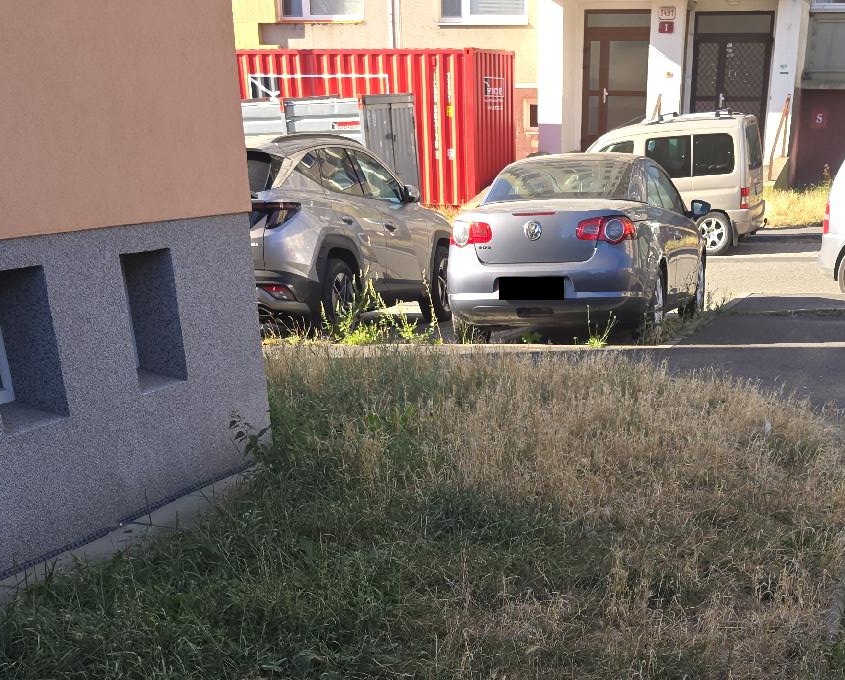 Značka v chodníku