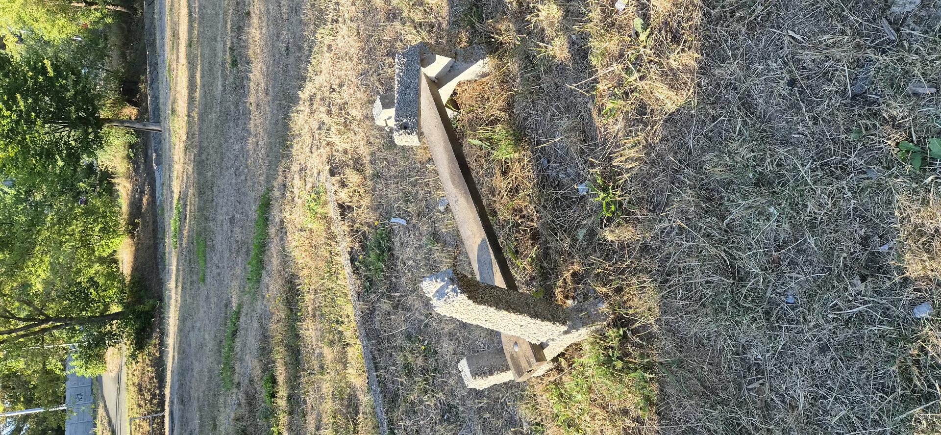Poškozená lavička 