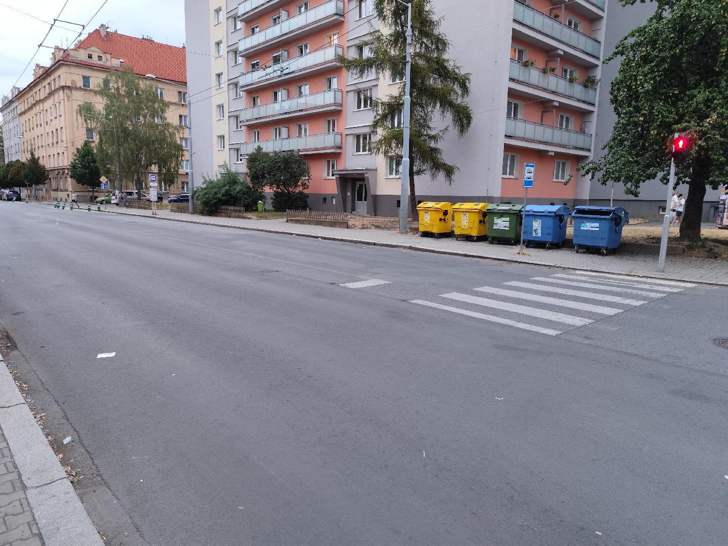 Chybí vodorovné zn