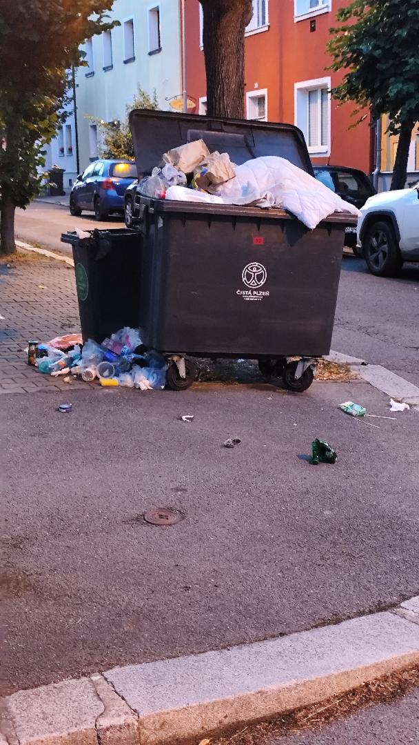 Nepořádek ulice Ovocná