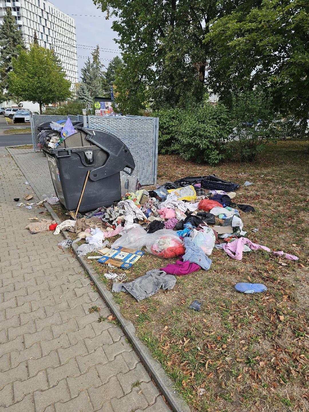 Rozházené odpadky