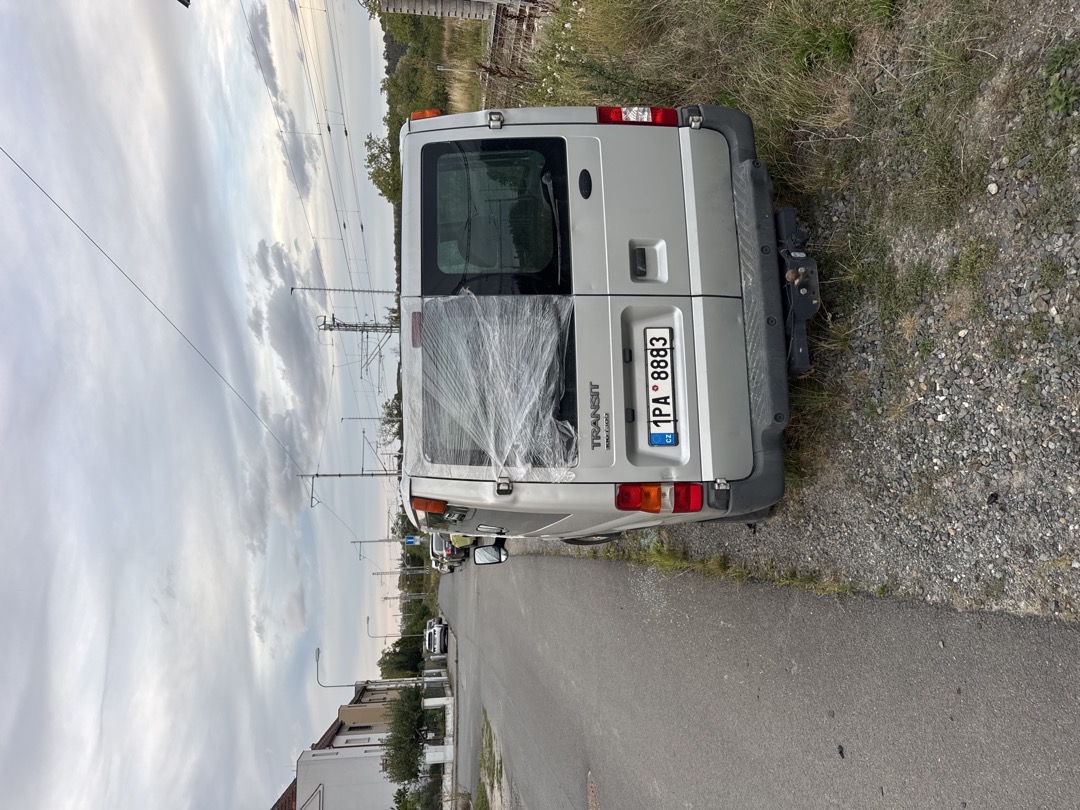 odstavené auto Velenická 