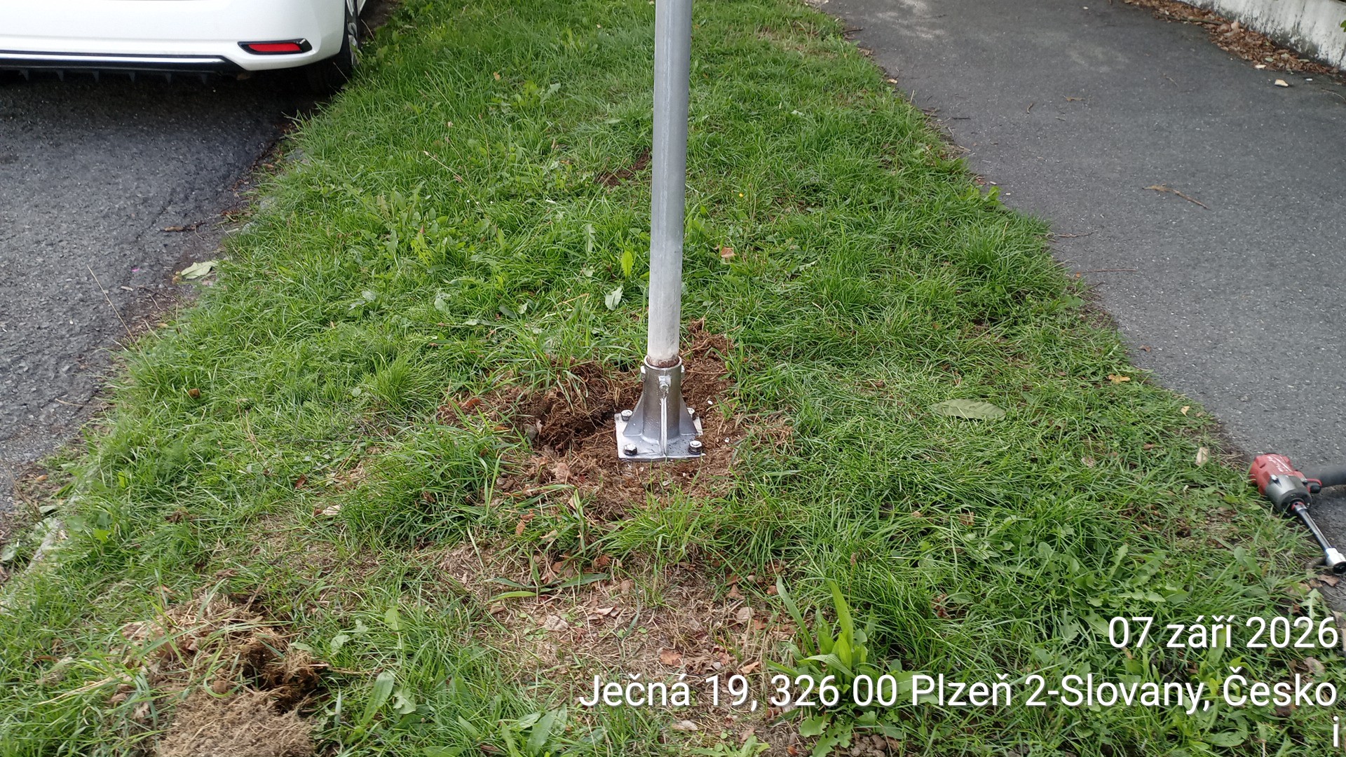 Poškozená patka značky