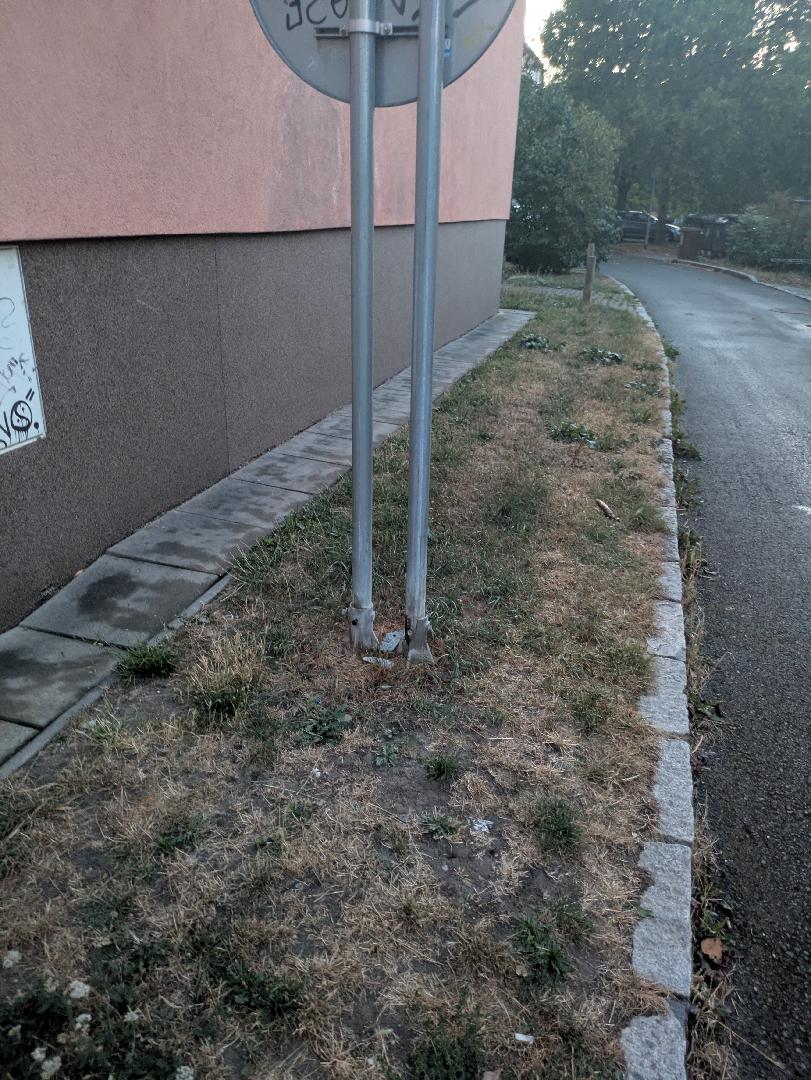 poškozená patka značky 