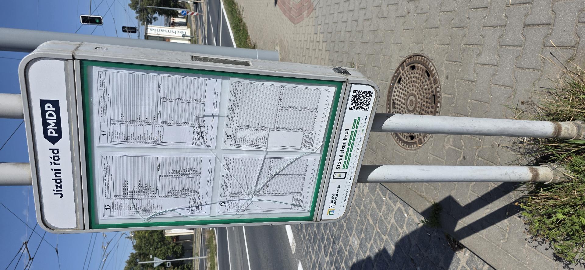 Rozbité plexisklo
