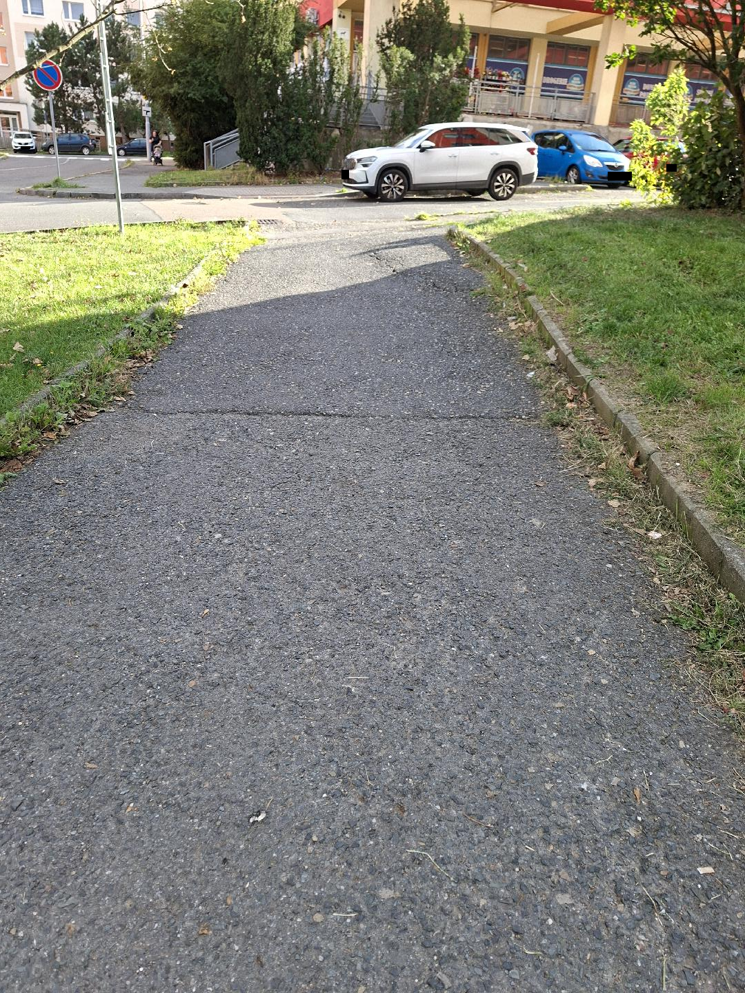 Propadlý chodník